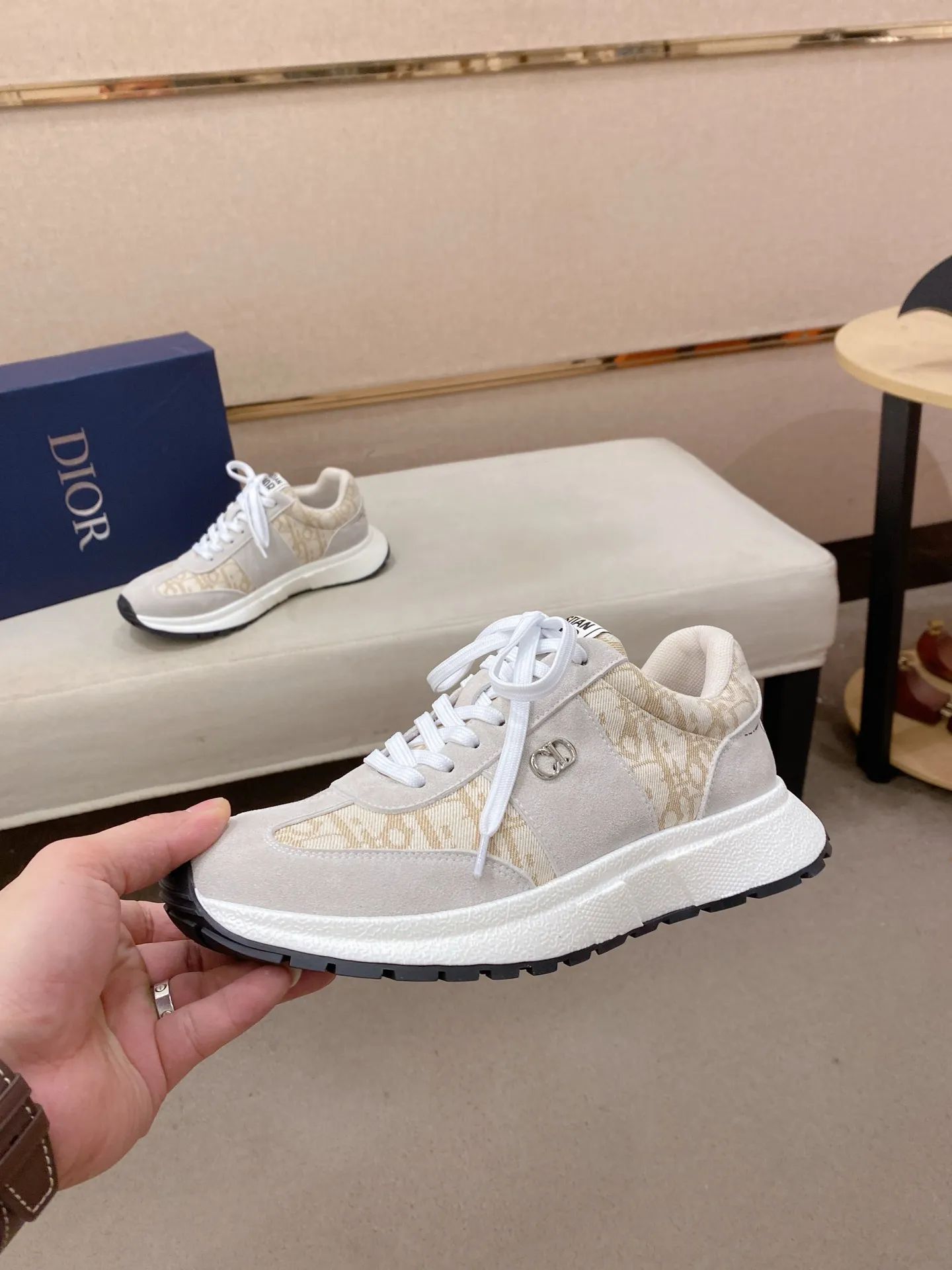 Men's shoes💰 462💰🇮🇹🇮🇹Dior d The new model is on sale at the same time at the counter. The upper 🇮🇹 is imported Italian first-layer cowhide, and the lining is fully imported sheepskin 💪💪. It is a complete 1⃣️ to 1⃣️ replica 🇮🇹💪💪, ⚠ Sole: The original sole is specially provided by the original factory. The exclusive movable molded sole is super comfortable. ⚠Original factory single goods, 🔍🔍high quality, you can enter and leave the counter at will, welcome to compare⚠. Code number: 38-44. Can be customized 45-46